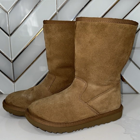 UGG Kids Boots back zipper size 1. Still in good condition. - Picture 12 of 13
